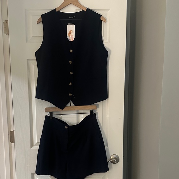 Elegant Women's Navy Button-Front Bermuda Set - Picture 1 of 5